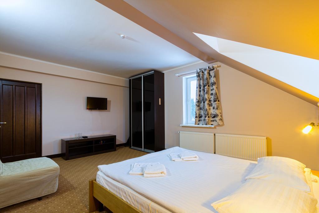 Hoch Land Hotel Yablunytsia Buitenkant foto
